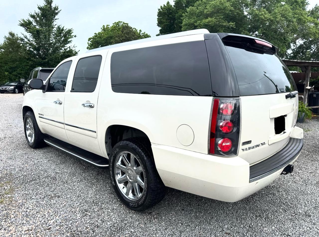 GMC Yukon XL AWD 4dr 1500 Denali 2011