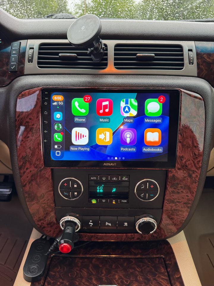 GMC Yukon XL AWD 4dr 1500 Denali 2011