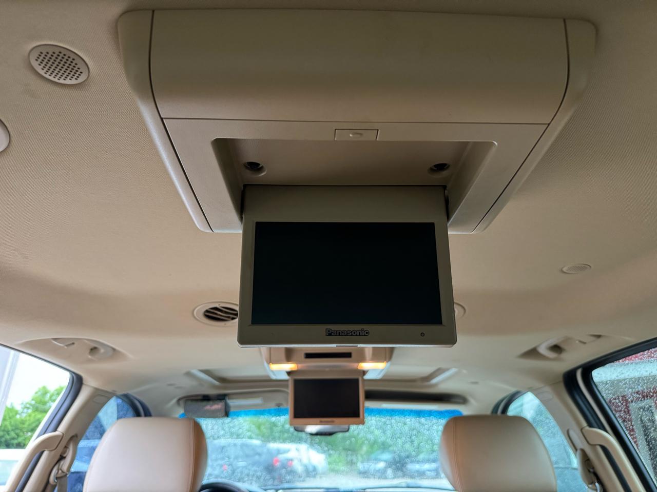 GMC Yukon XL AWD 4dr 1500 Denali 2011