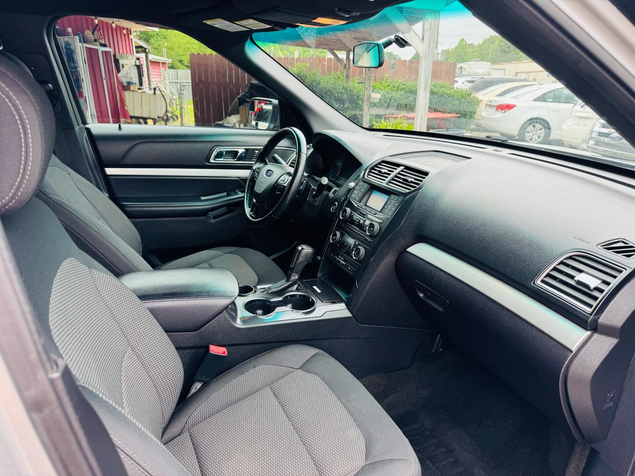 Ford Explorer XLT FWD 2017