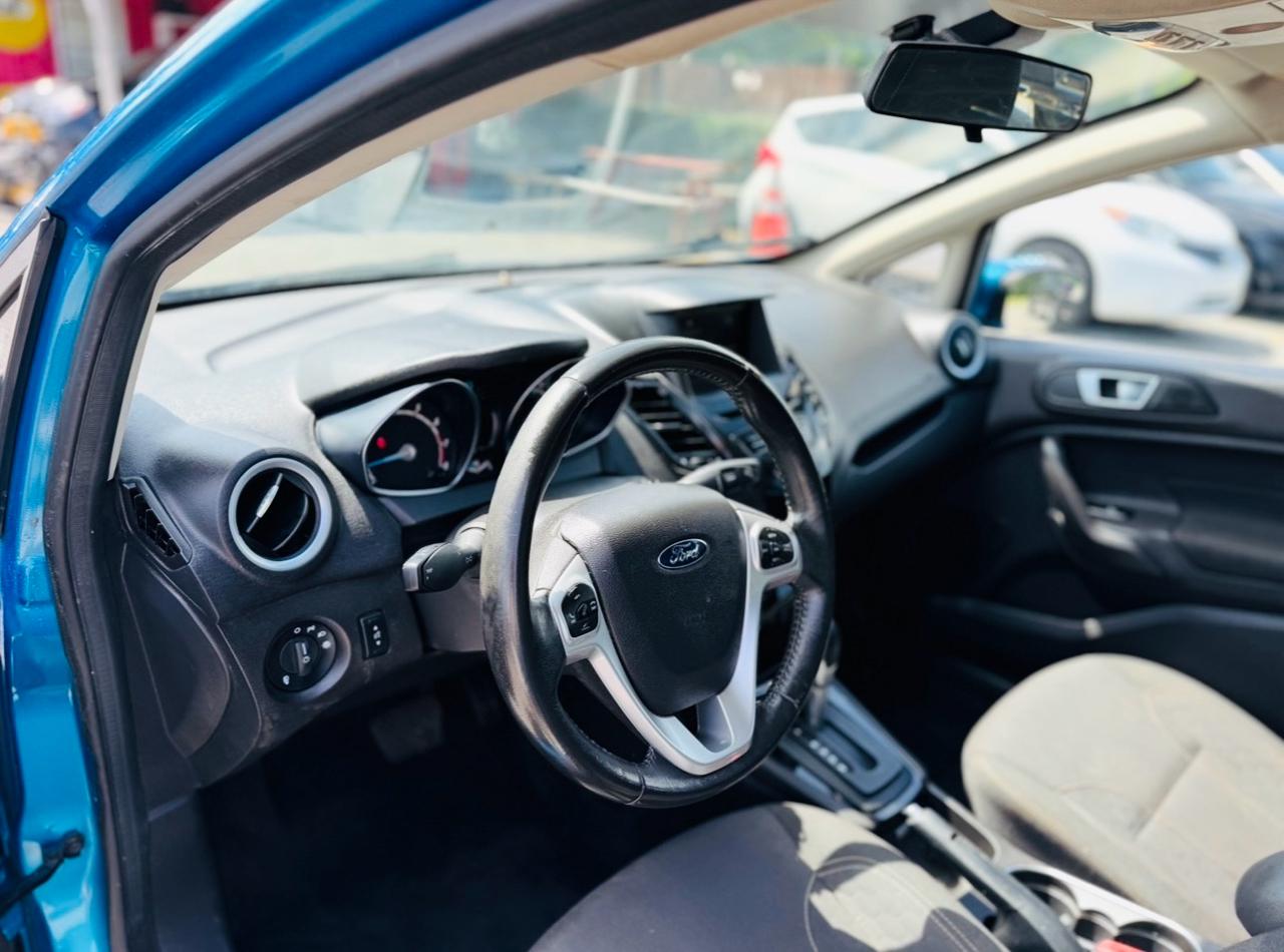 Ford Fiesta 4dr Sdn SE 2015