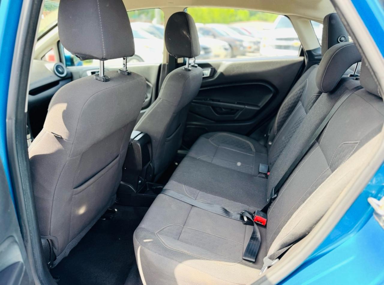 Ford Fiesta 4dr Sdn SE 2015