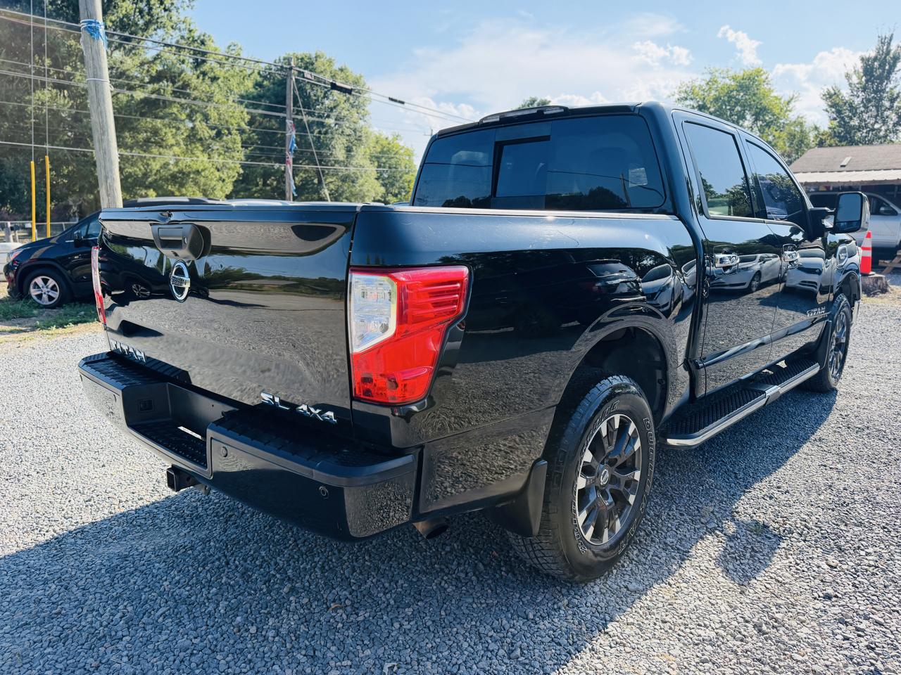 Nissan Titan 4x4 Crew Cab SL 2017
