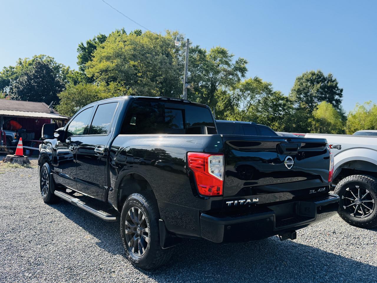 Nissan Titan 4x4 Crew Cab SL 2017
