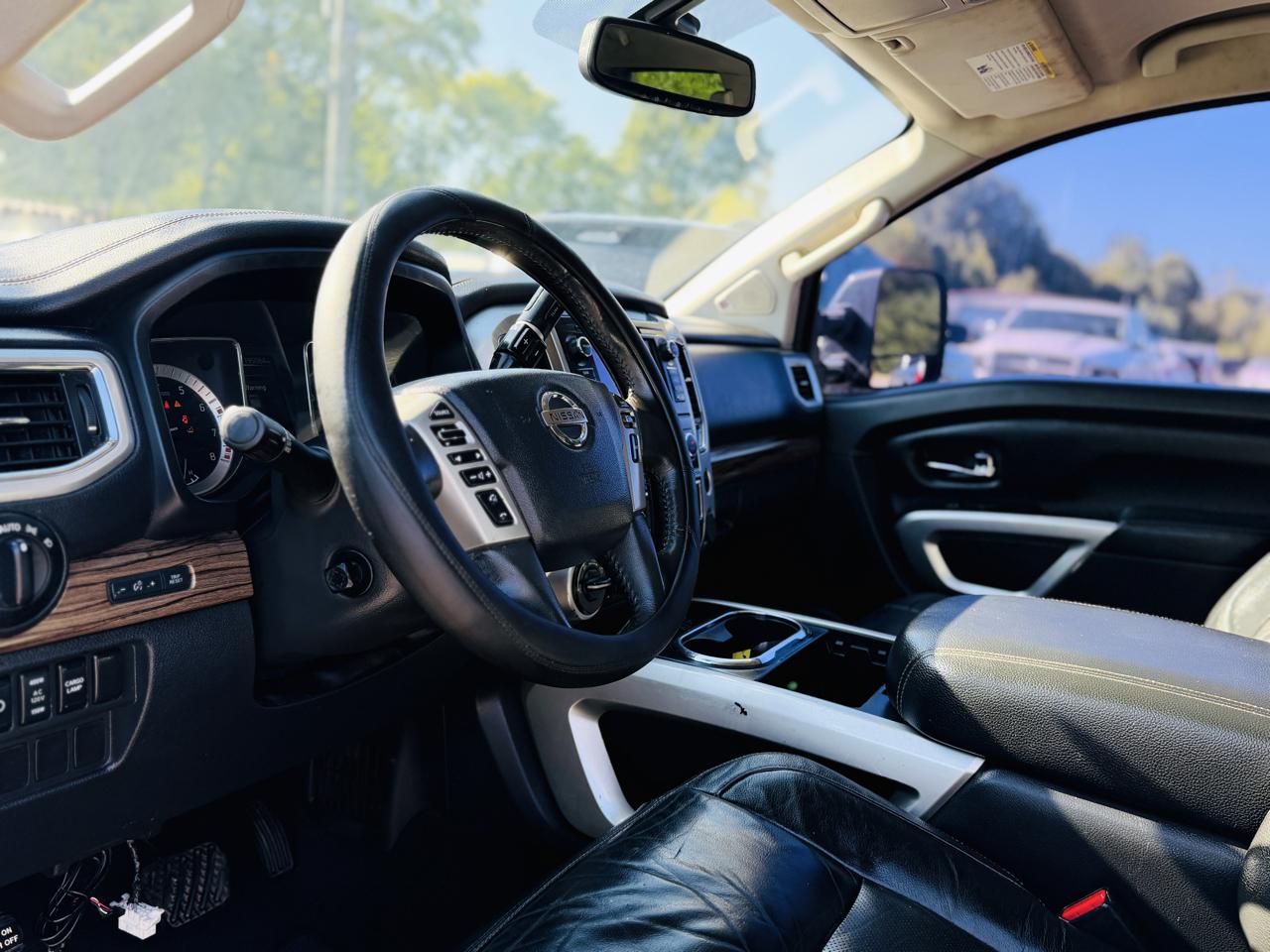 Nissan Titan 4x4 Crew Cab SL 2017