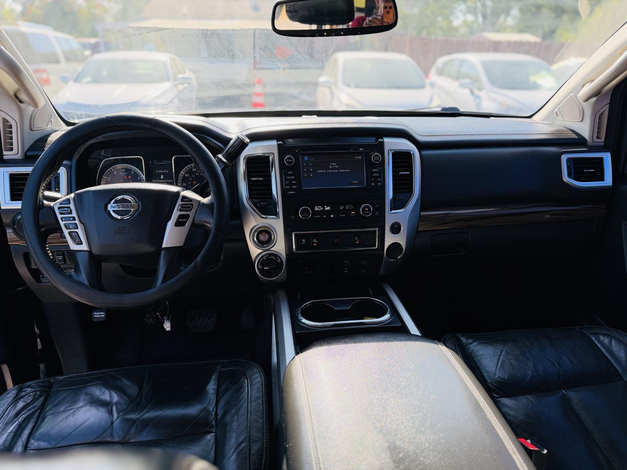 Nissan Titan 4x4 Crew Cab SL 2017