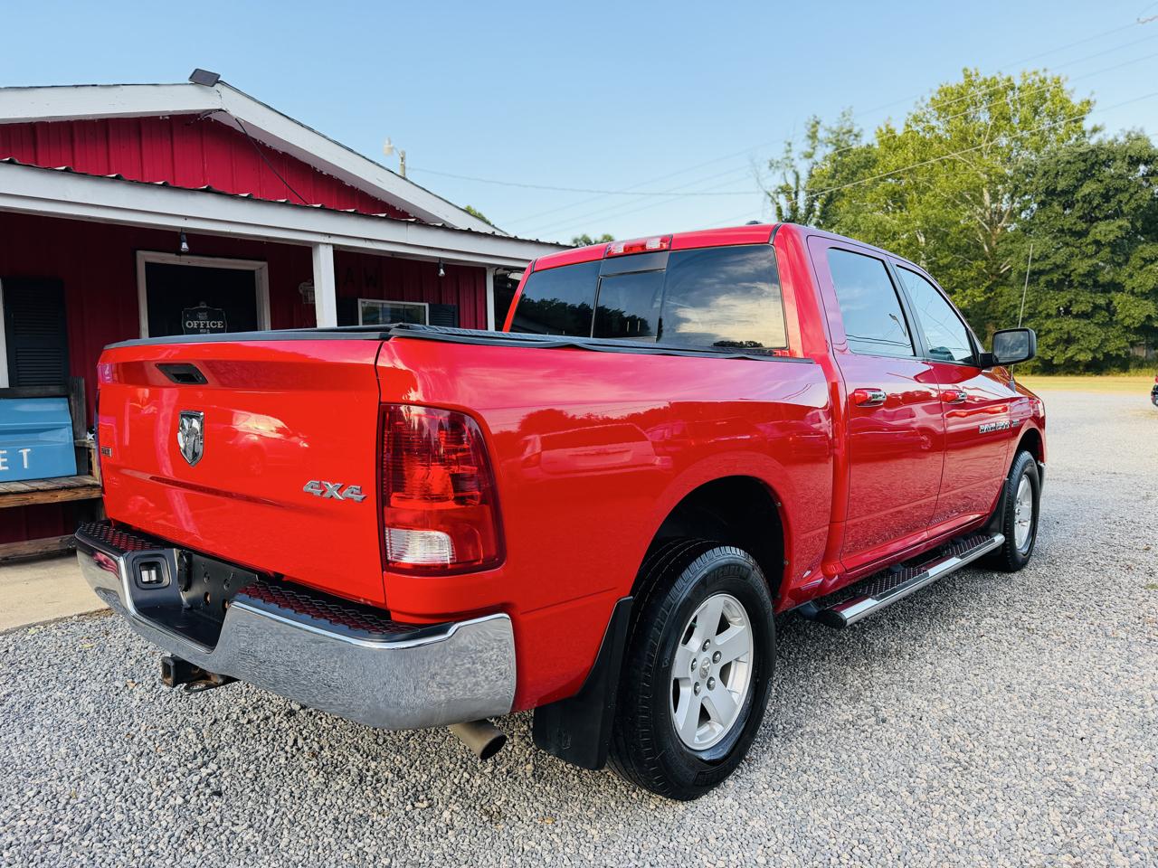 RAM 1500 4WD Crew Cab 140.5" SLT 2011
