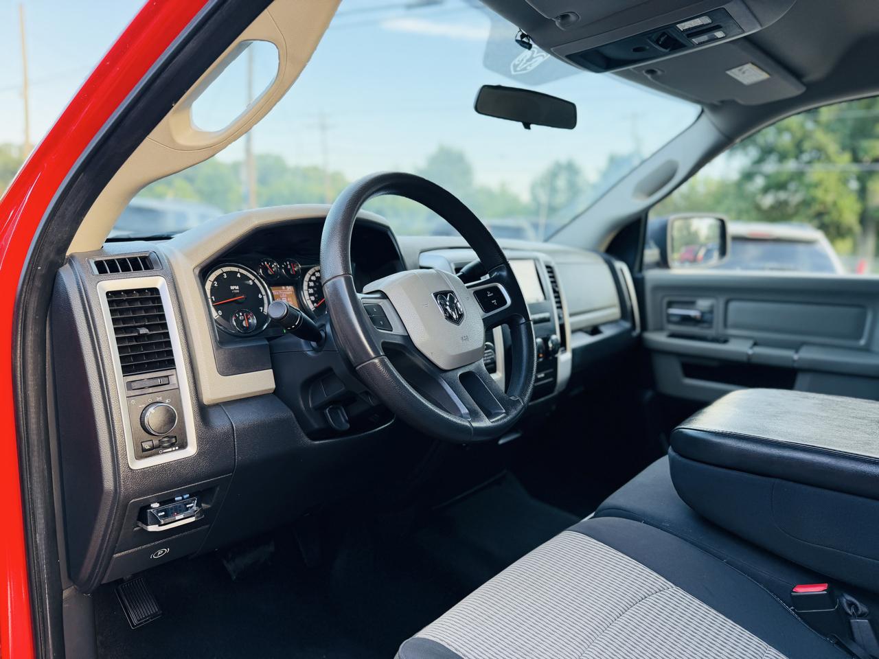 RAM 1500 4WD Crew Cab 140.5" SLT 2011