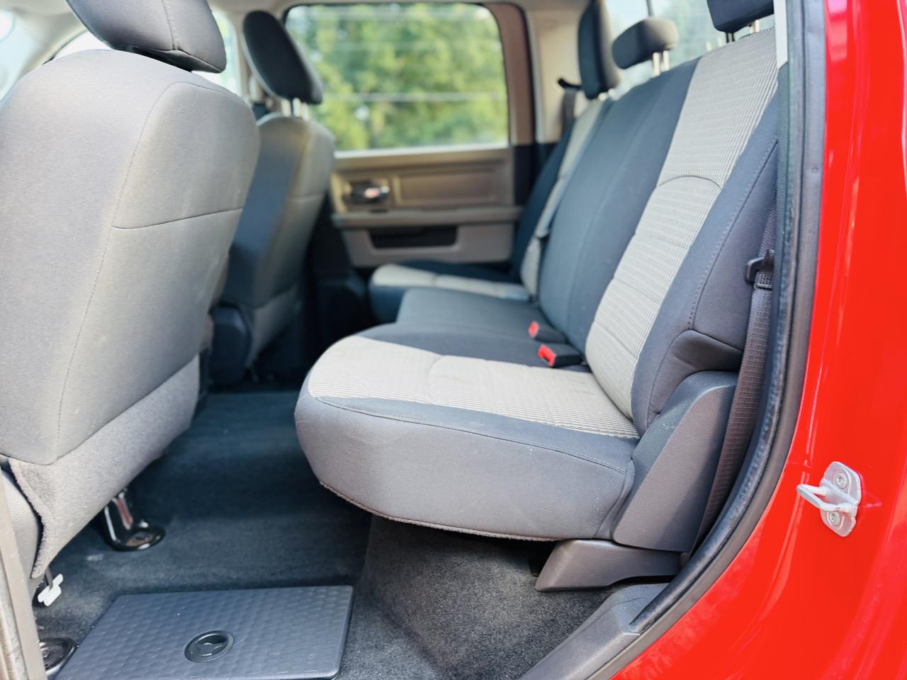 RAM 1500 4WD Crew Cab 140.5" SLT 2011