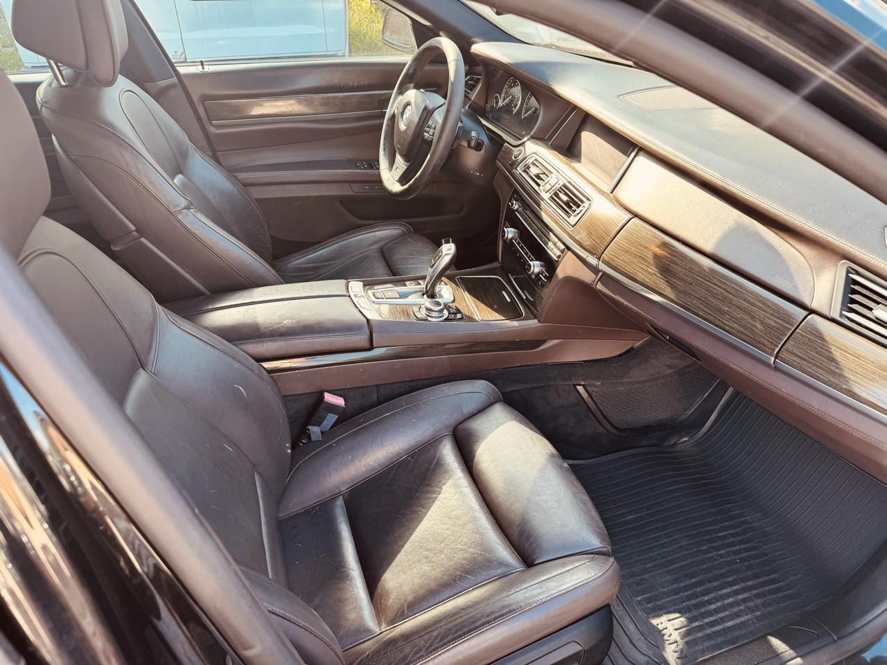 BMW 7 Series 4dr Sdn 750Li xDrive AWD 2013
