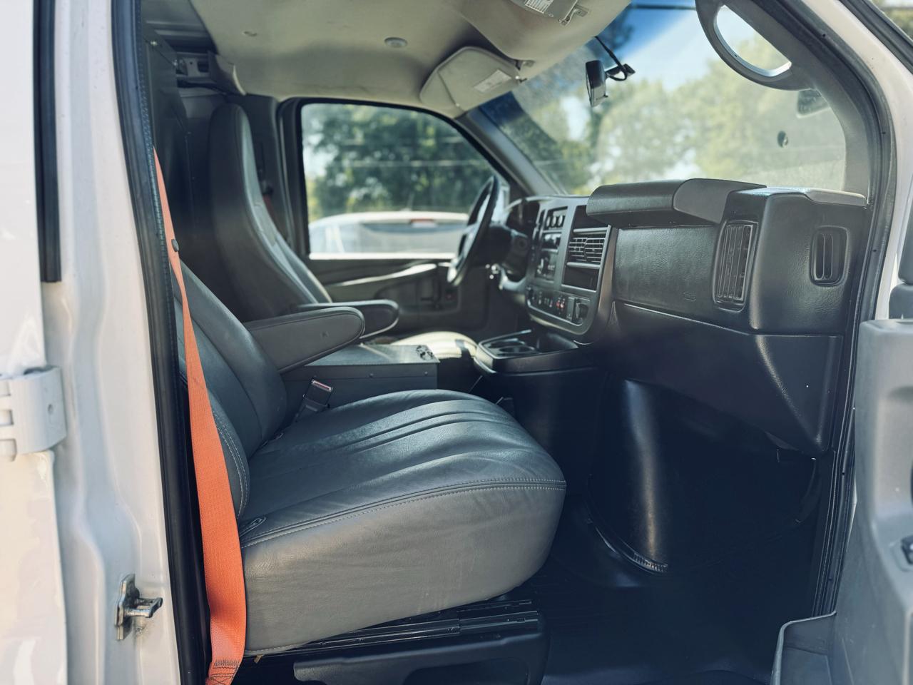 Chevrolet Express Cargo Van RWD 2500 135" 2015