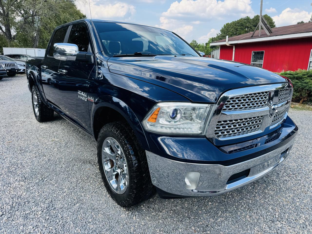 RAM 1500 4WD Crew Cab 140.5" Laramie 2014