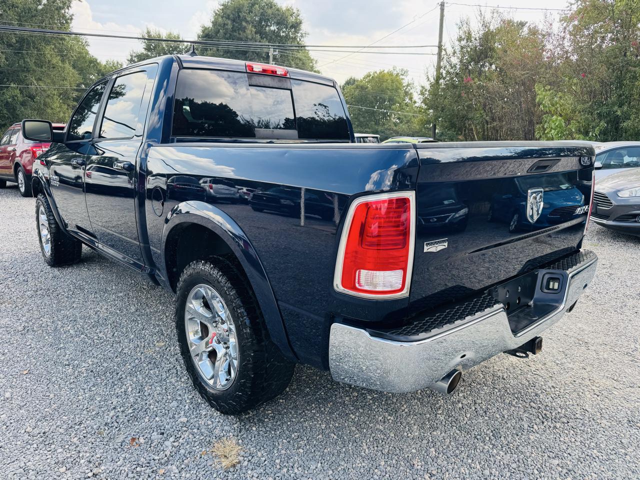 RAM 1500 4WD Crew Cab 140.5" Laramie 2014