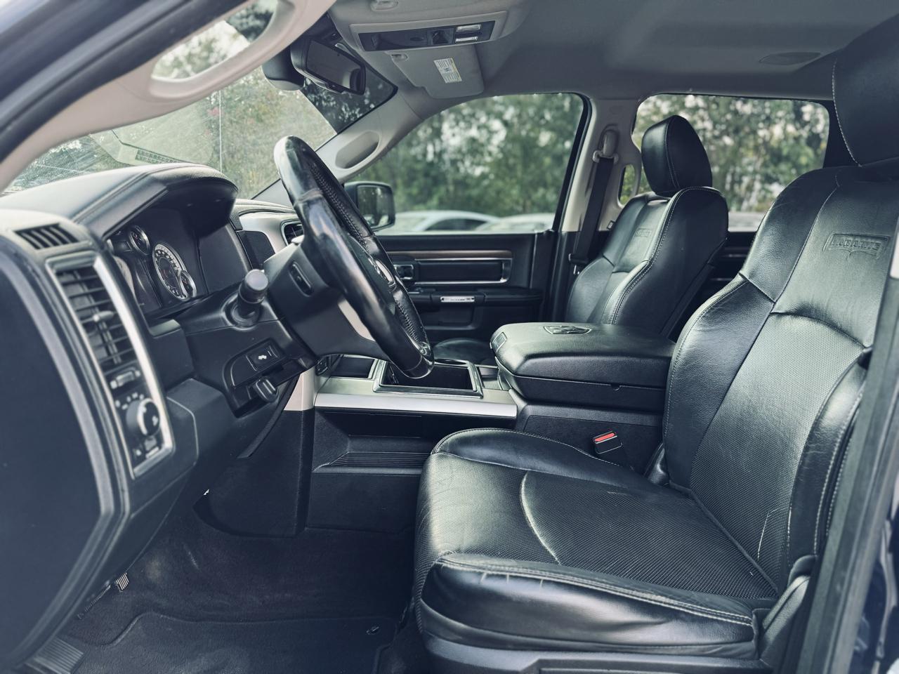 RAM 1500 4WD Crew Cab 140.5" Laramie 2014