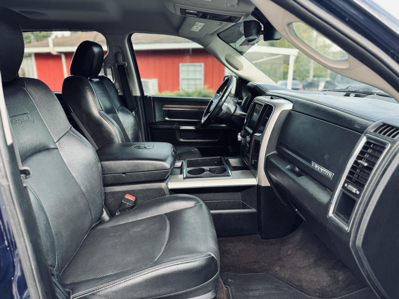 RAM 1500 4WD Crew Cab 140.5" Laramie 2014
