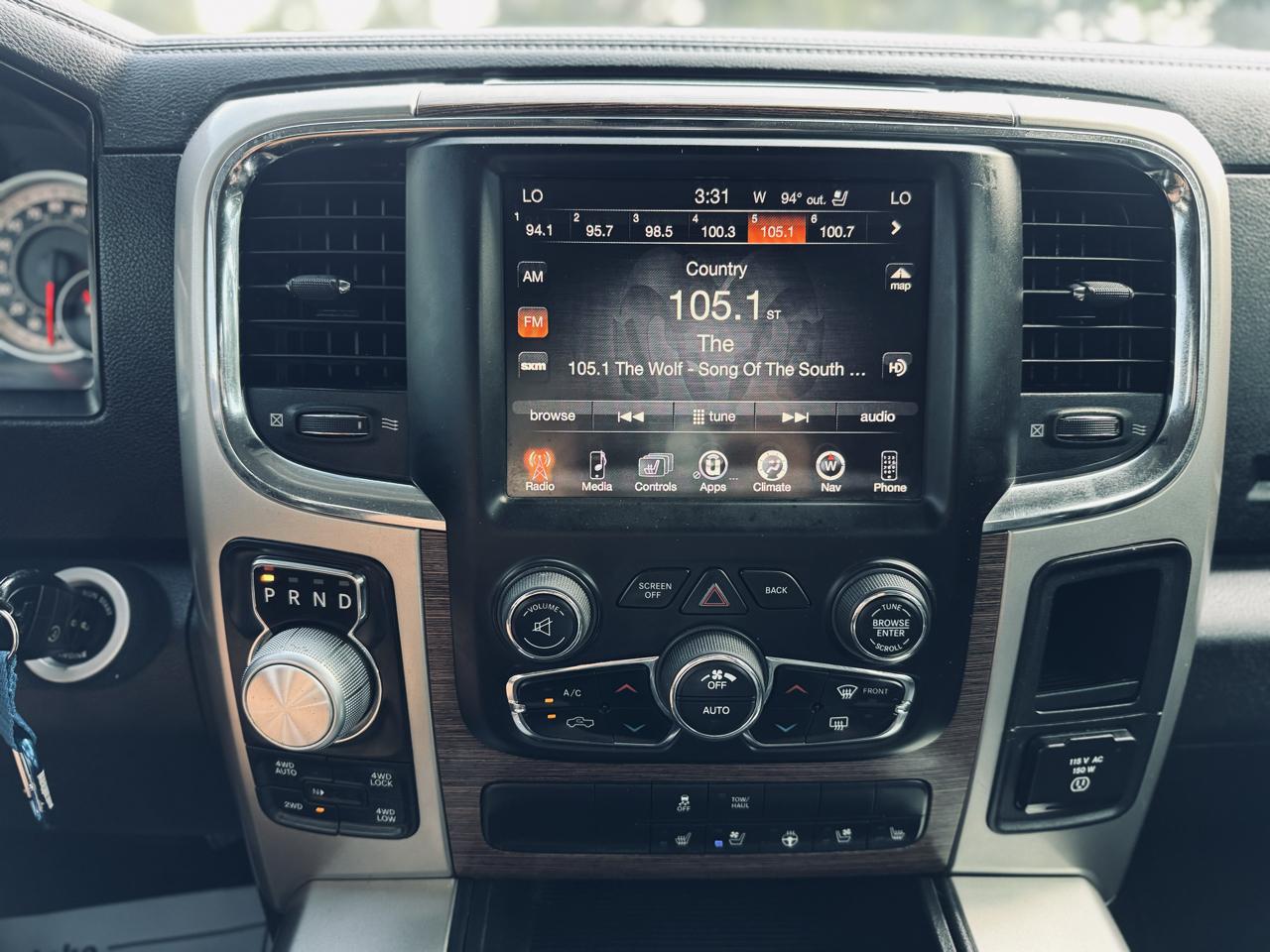 RAM 1500 4WD Crew Cab 140.5" Laramie 2014