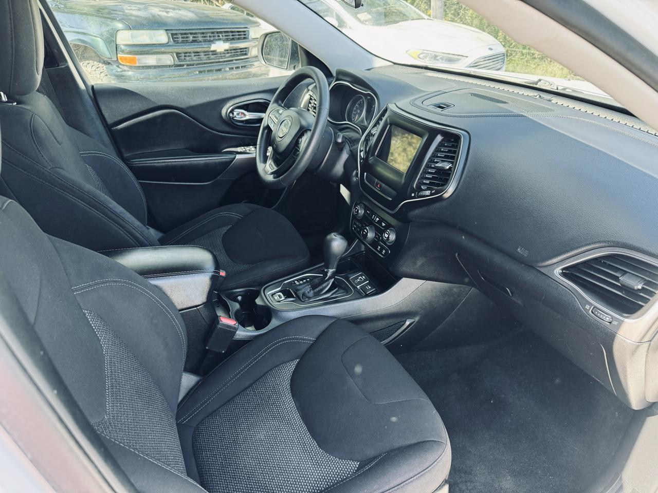 Jeep Cherokee Latitude FWD 2020