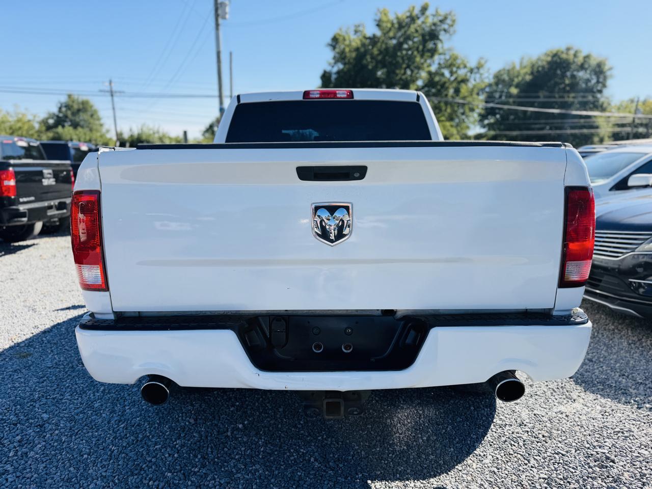 RAM 1500 4WD Crew Cab 140.5" Express 2012