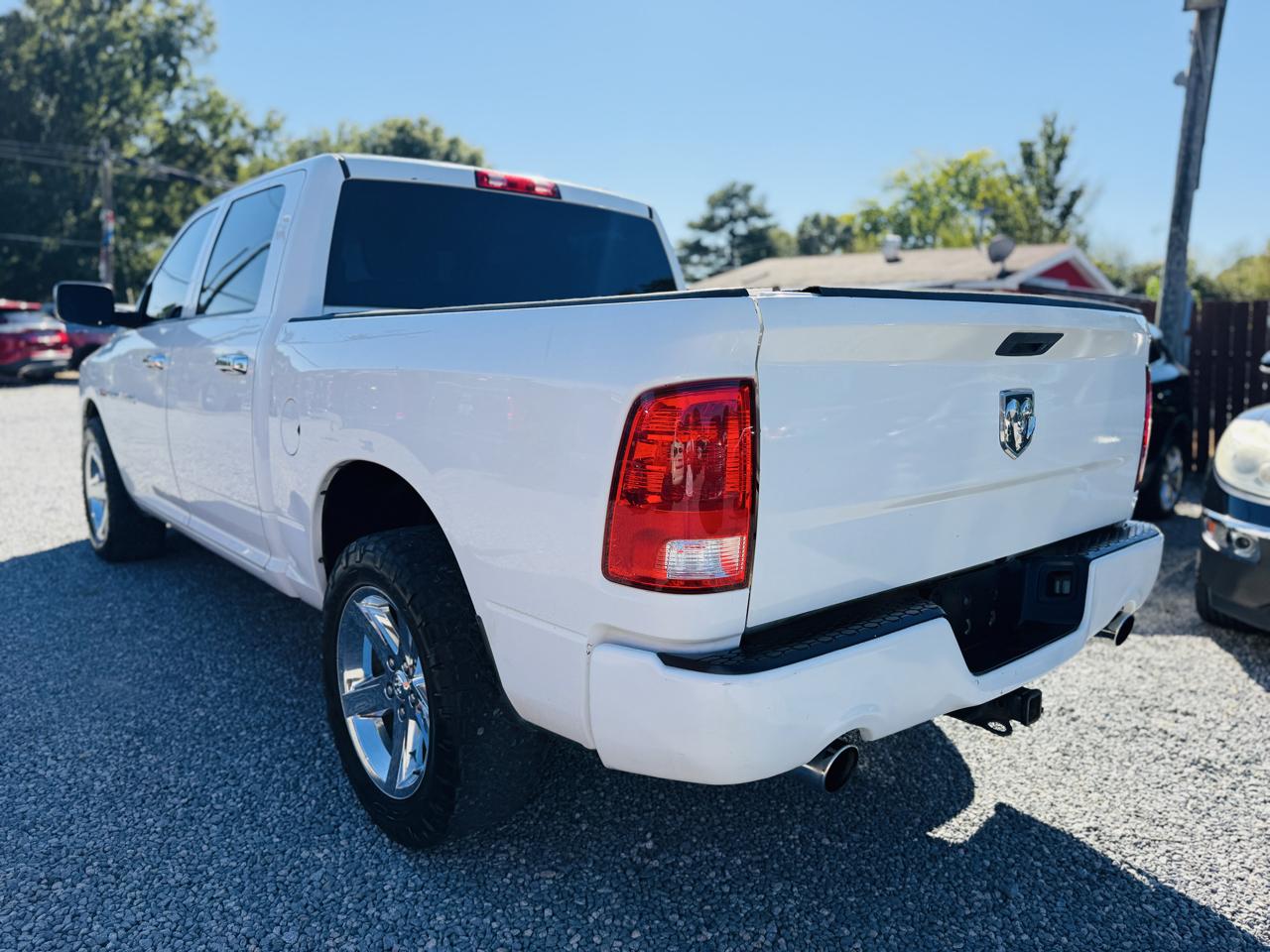 RAM 1500 4WD Crew Cab 140.5" Express 2012