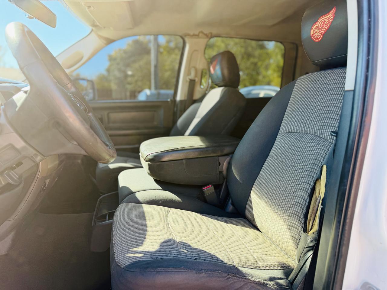RAM 1500 4WD Crew Cab 140.5" Express 2012