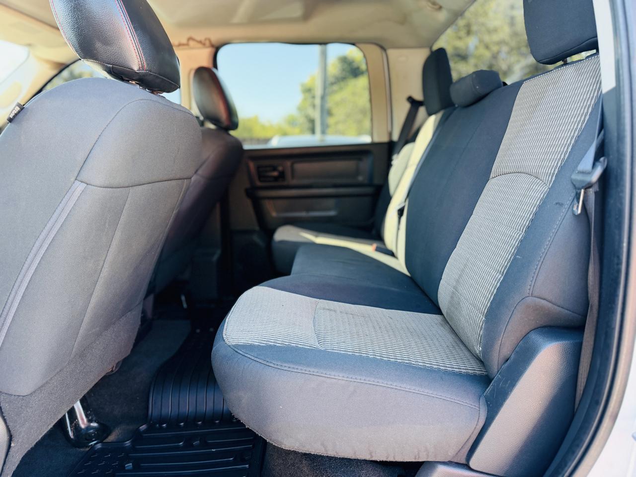 RAM 1500 4WD Crew Cab 140.5" Express 2012