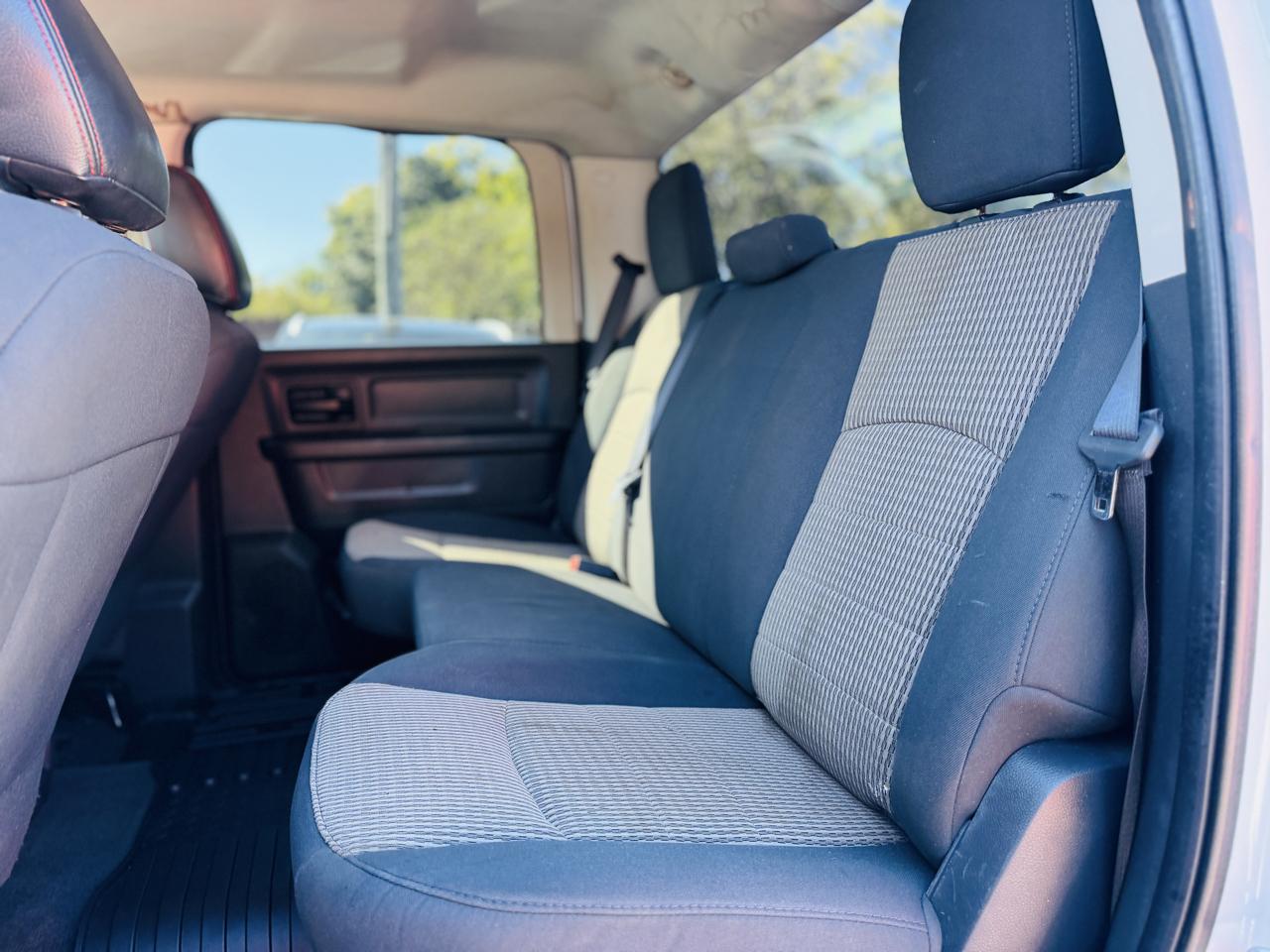 RAM 1500 4WD Crew Cab 140.5" Express 2012
