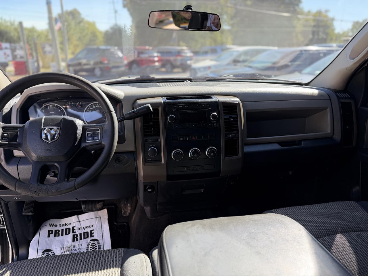 RAM 1500 4WD Crew Cab 140.5" Express 2012