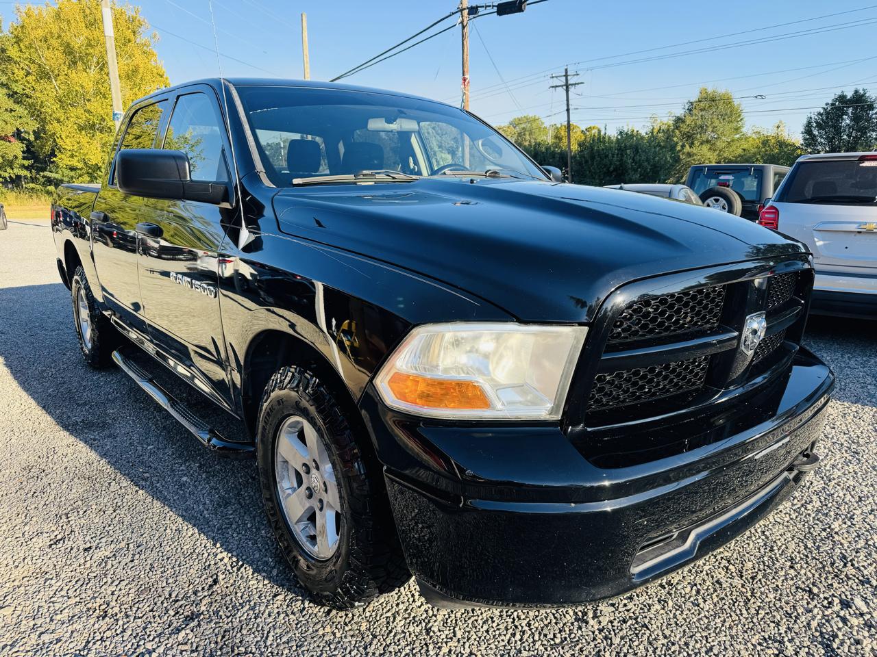RAM 1500 4WD Crew Cab 140.5" ST 2012