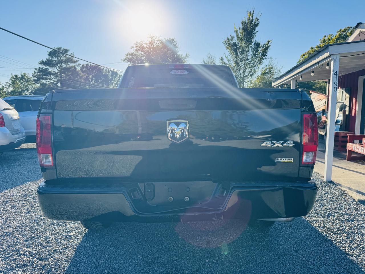 RAM 1500 4WD Crew Cab 140.5" ST 2012