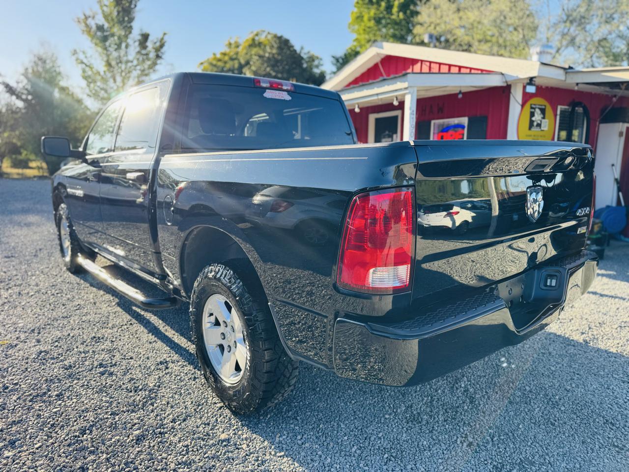 RAM 1500 4WD Crew Cab 140.5" ST 2012