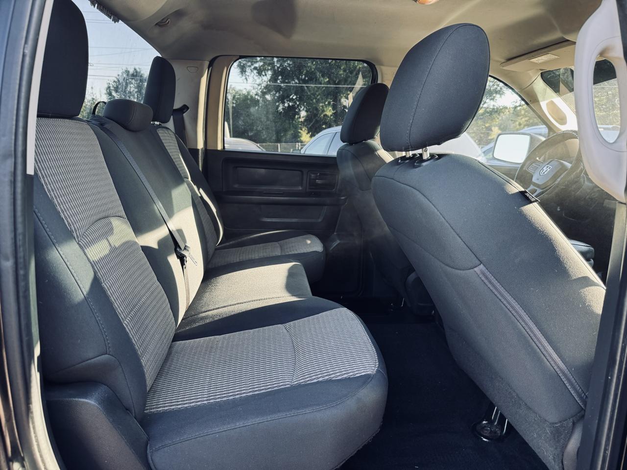 RAM 1500 4WD Crew Cab 140.5" ST 2012