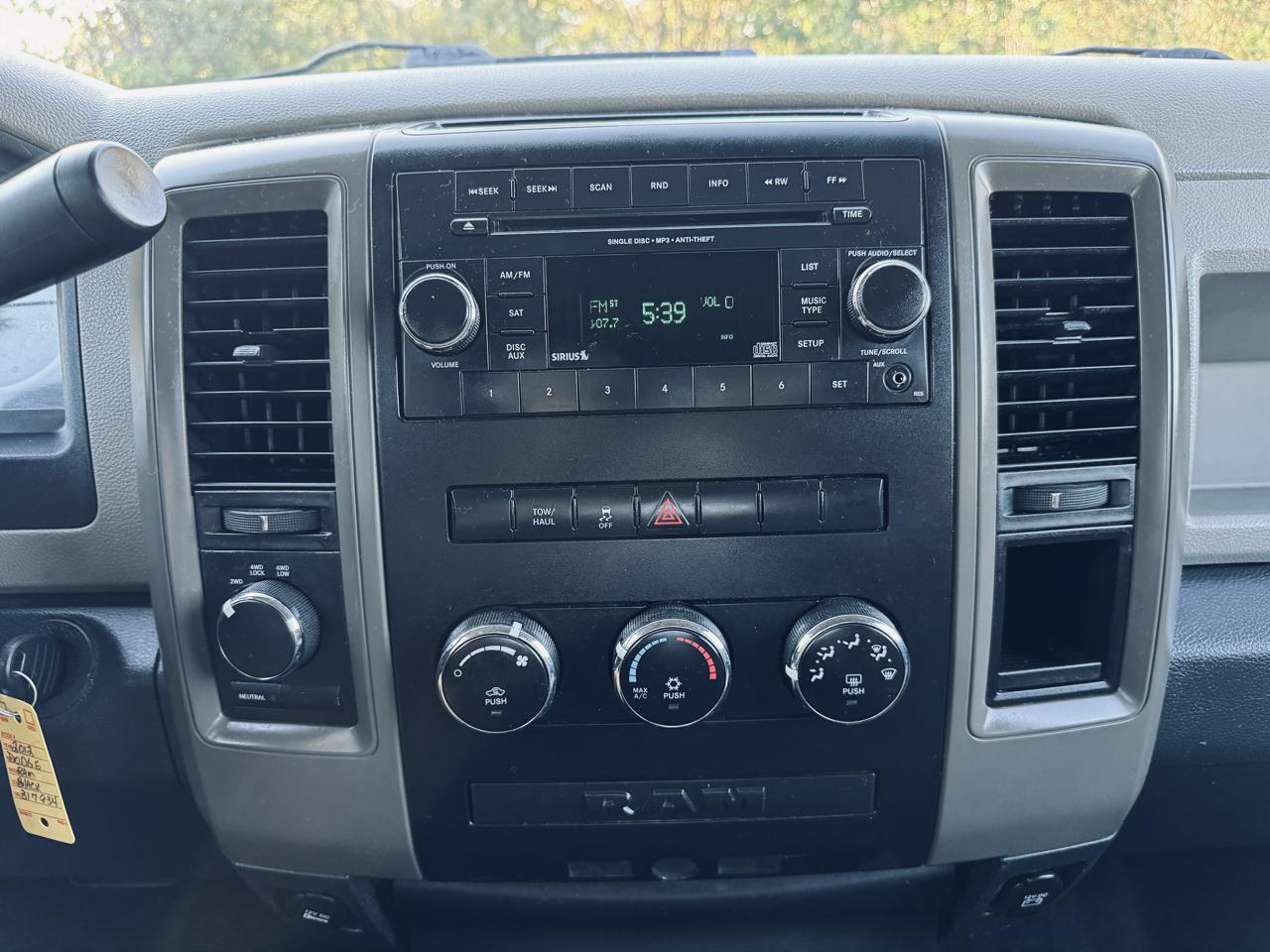 RAM 1500 4WD Crew Cab 140.5" ST 2012