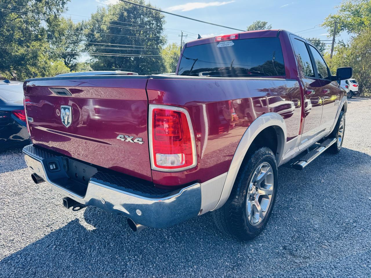 RAM 1500 4WD Crew Cab 140.5" Laramie 2012