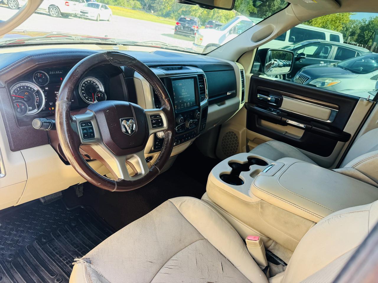 RAM 1500 4WD Crew Cab 140.5" Laramie 2012