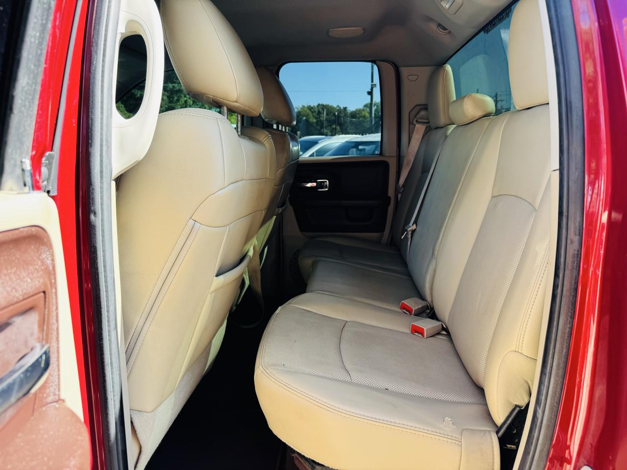 RAM 1500 4WD Quad Cab 140.5" Laramie 2014
