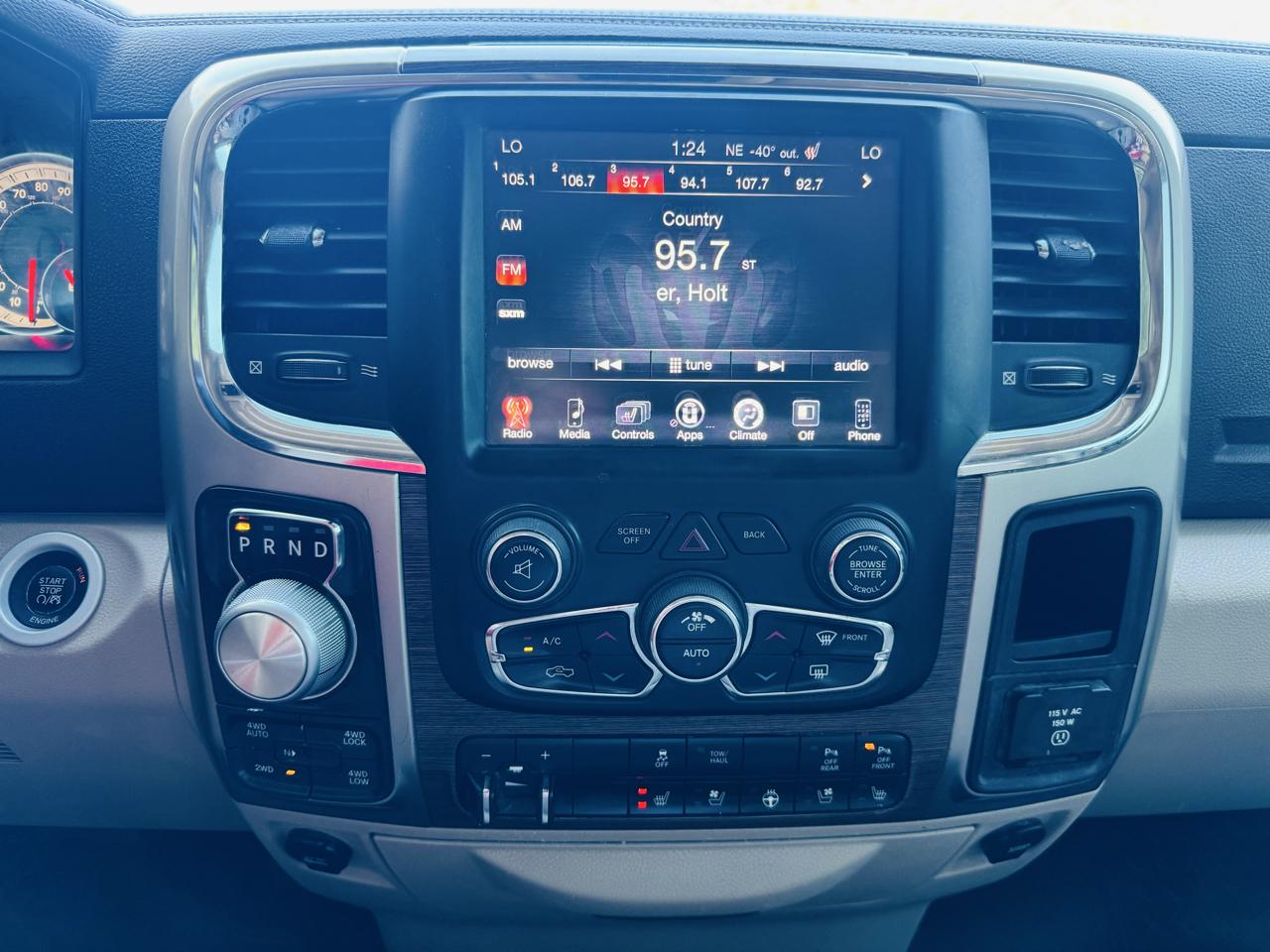 RAM 1500 4WD Quad Cab 140.5" Laramie 2014