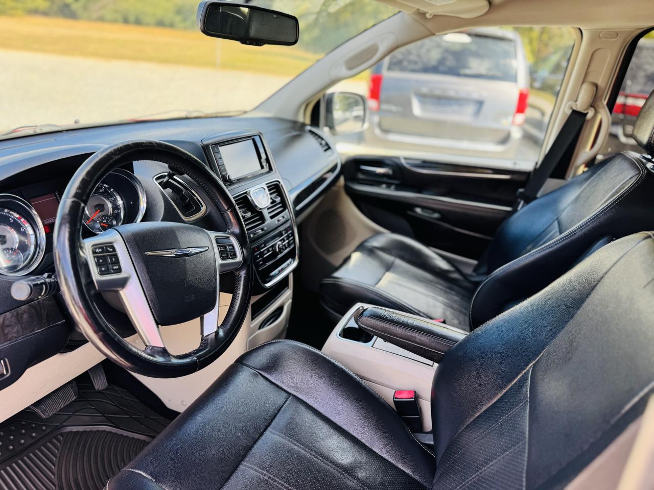 Chrysler Town & Country 4dr Wgn Touring 2012