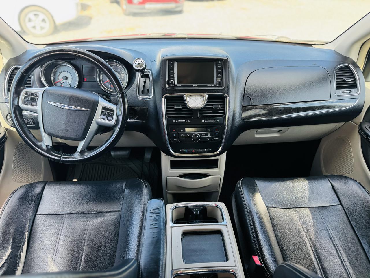 Chrysler Town & Country 4dr Wgn Touring 2012