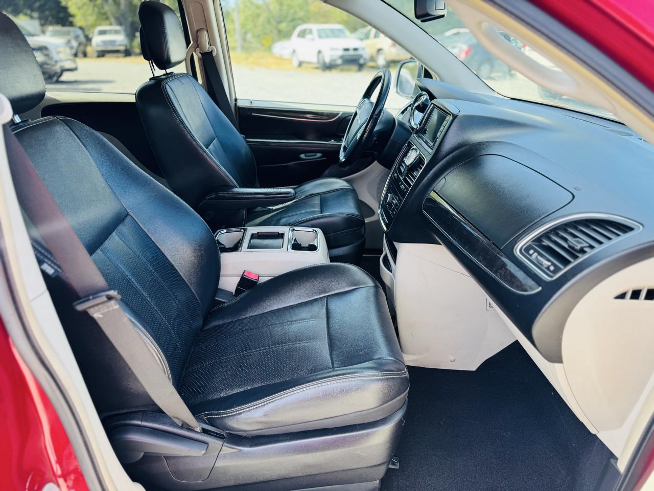 Chrysler Town & Country 4dr Wgn Touring 2012