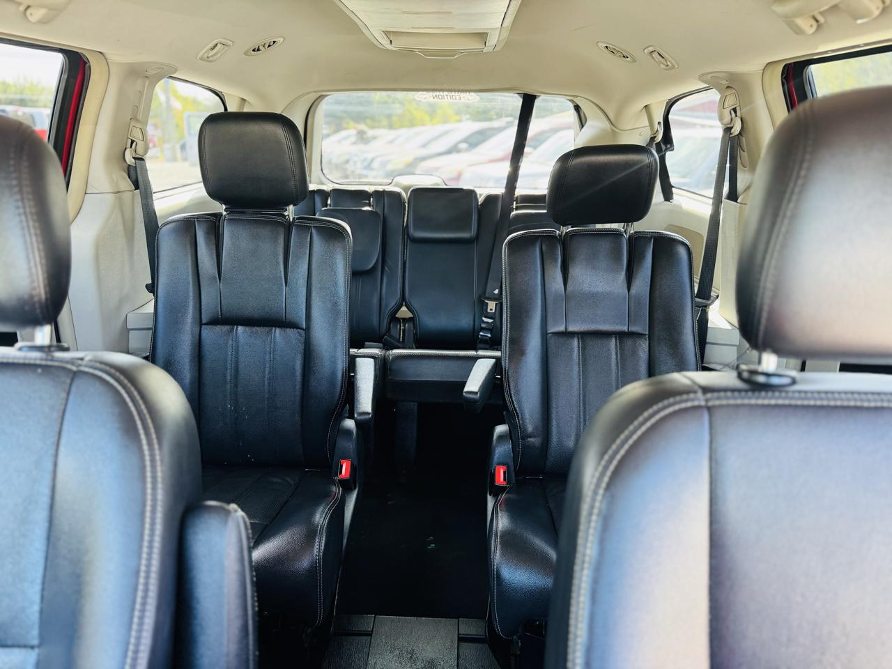 Chrysler Town & Country 4dr Wgn Touring 2012