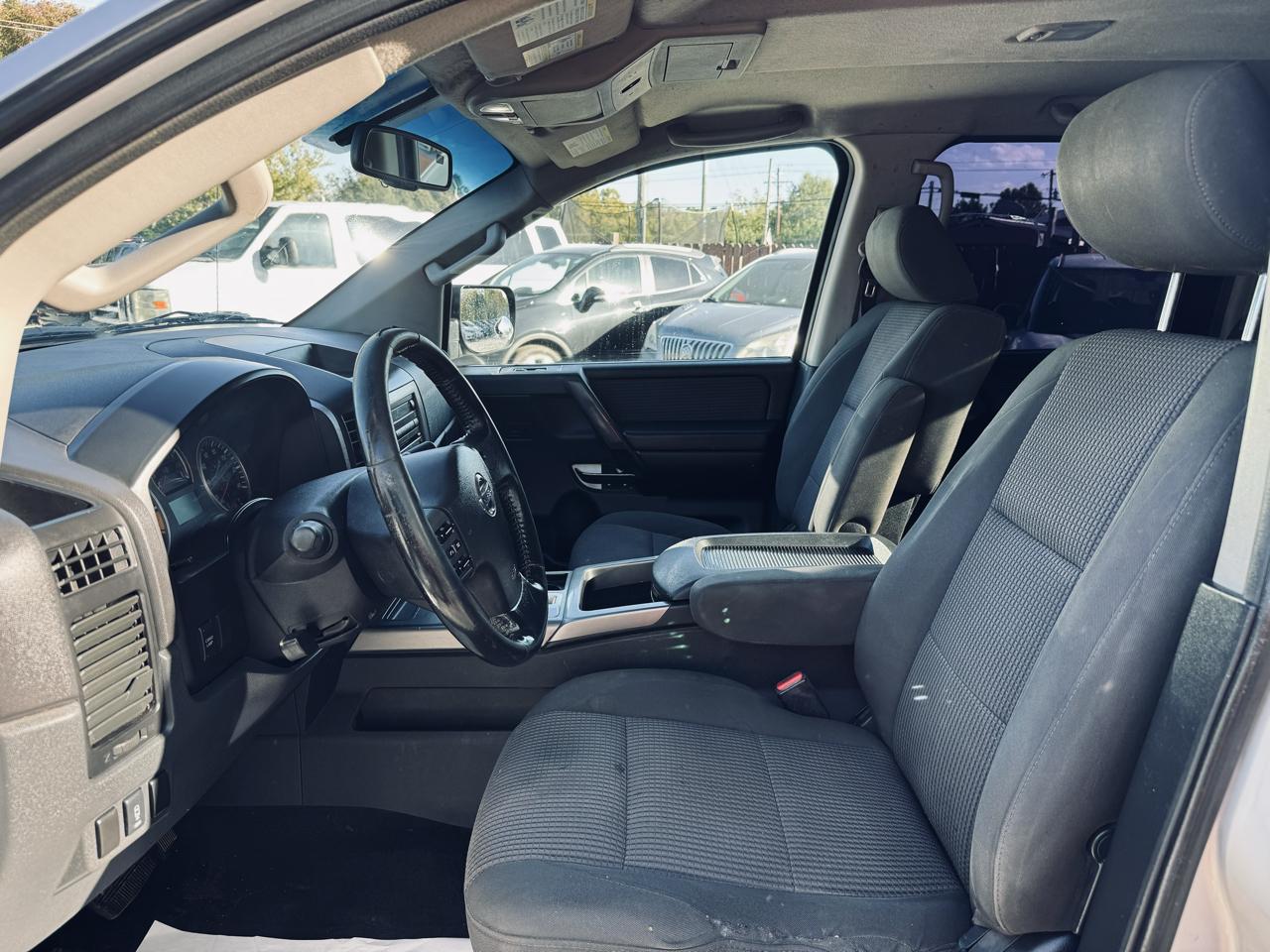 Nissan Titan 2WD Crew Cab SWB SV 2012