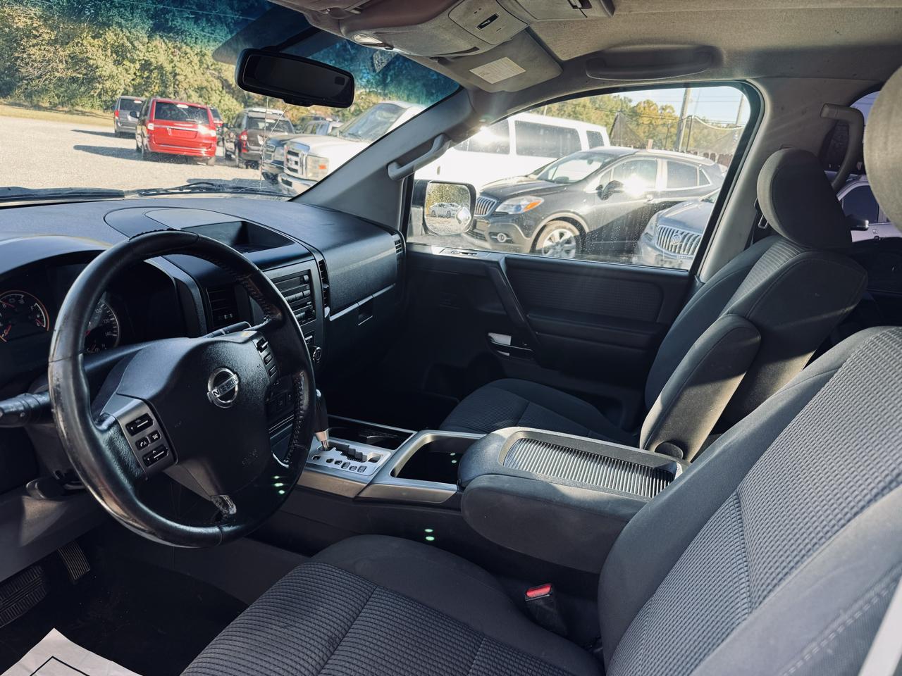 Nissan Titan 2WD Crew Cab SWB SV 2012