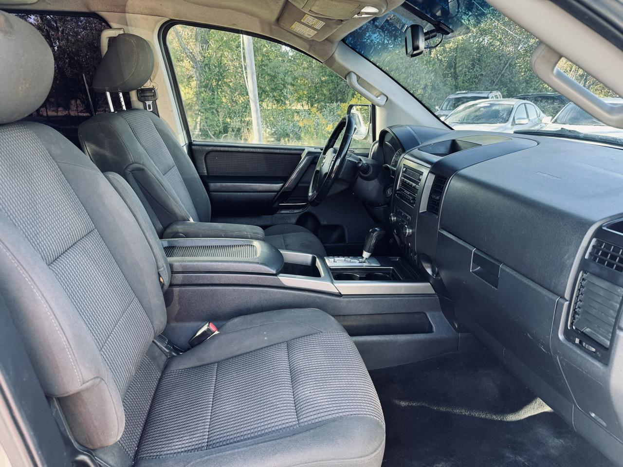 Nissan Titan 2WD Crew Cab SWB SV 2012