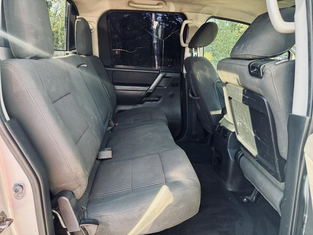 Nissan Titan 2WD Crew Cab SWB SV 2012