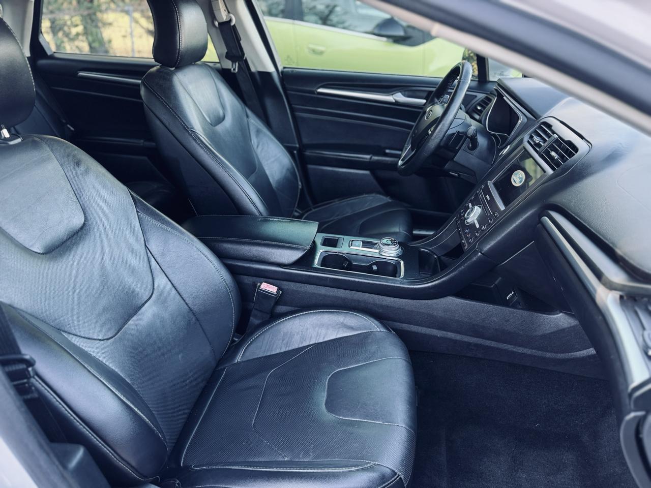 Ford Fusion Titanium FWD 2017