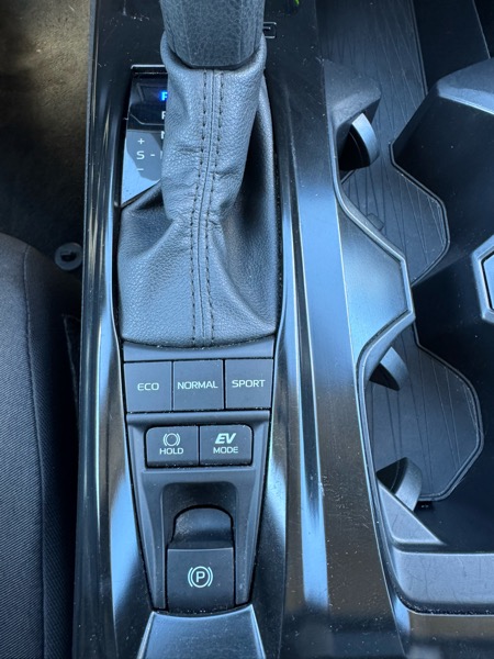 Toyota Camry 4dr Sdn I4 Auto LE (Natl) 2025 Toyota Camry 4dr Sdn I4 Auto LE (Natl) 2025