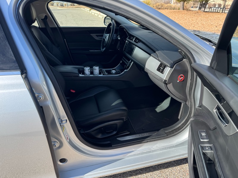 Jaguar XF 4dr Sdn 35t Premium RWD 2016