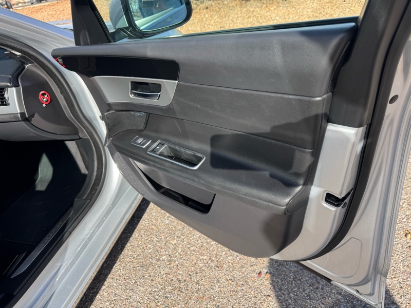 Jaguar XF 4dr Sdn 35t Premium RWD 2016