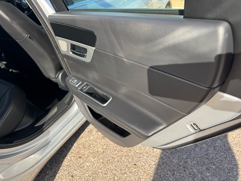 Jaguar XF 4dr Sdn 35t Premium RWD 2016