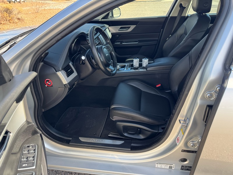 Jaguar XF 4dr Sdn 35t Premium RWD 2016